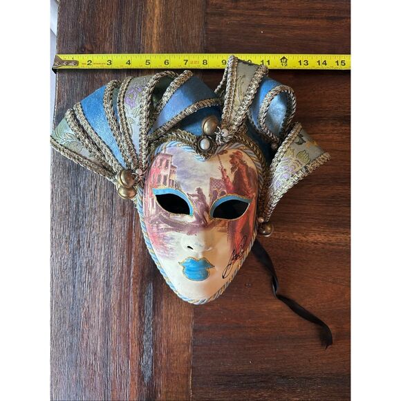 Beautiful Venetian Mask - Picture 5 of 6